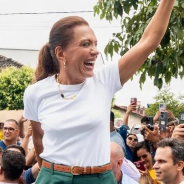 Esposa de candidato a presidente, baiana de Feira de Santana é eleita senadora com mais de um milhão de votos