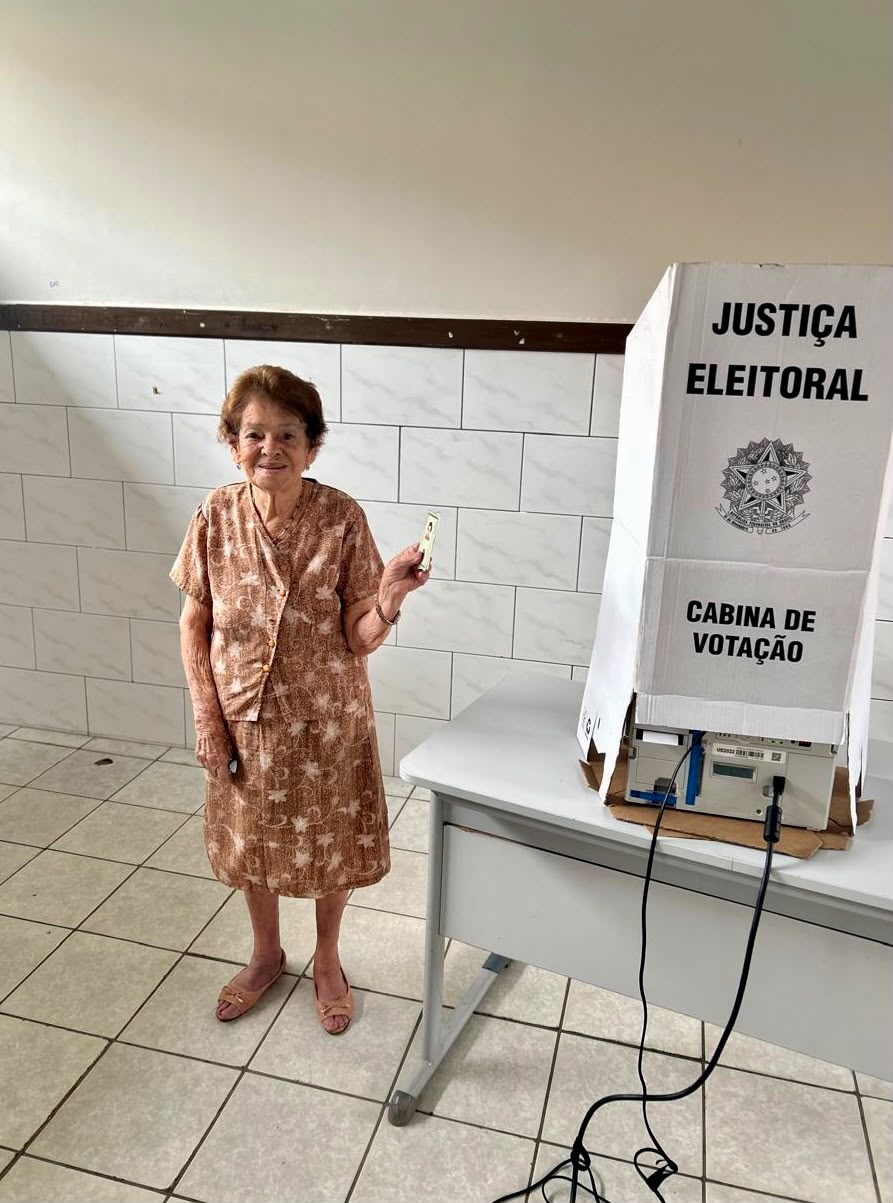 Aos 98 anos, idosa de cidade baiana fez questão de votar: ‘É um direito e uma alegria’