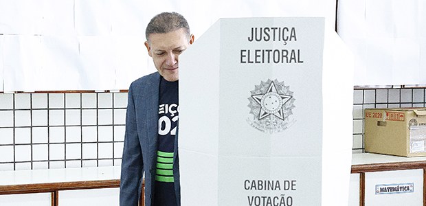 Presidente do TSE, Kassio Nunes Marques vota em Brasília e afirma que eleição será ‘tranquila e exitosa’