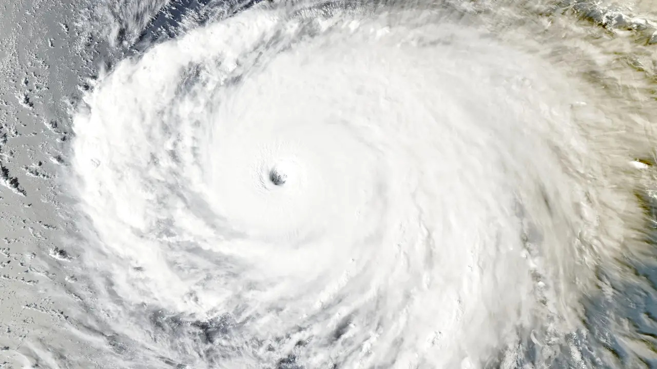 ‘Ciclone monstro’ com ventos de quase 300 km/h preocupa países da Ásia; veja se pode chegar ao Brasil