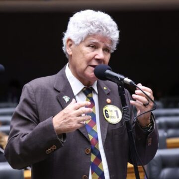Projeto propõe ampliar vagas de estacionamento para idosos conforme população de cada cidade