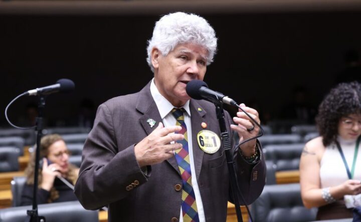 Projeto propõe ampliar vagas de estacionamento para idosos conforme população de cada cidade