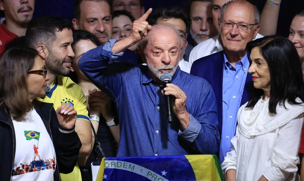 Como Lula virou o jogo no segundo turno e venceu Flávio Bolsonaro por 4,4 milhões de votos