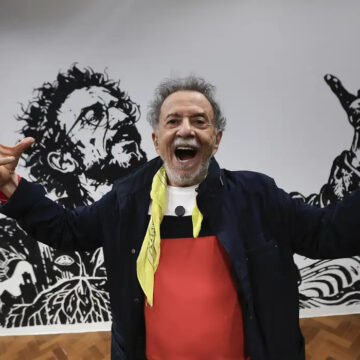 Baiano Tom Zé ganha exposição em São Paulo e brinca: “Fiquei criança de alegria”