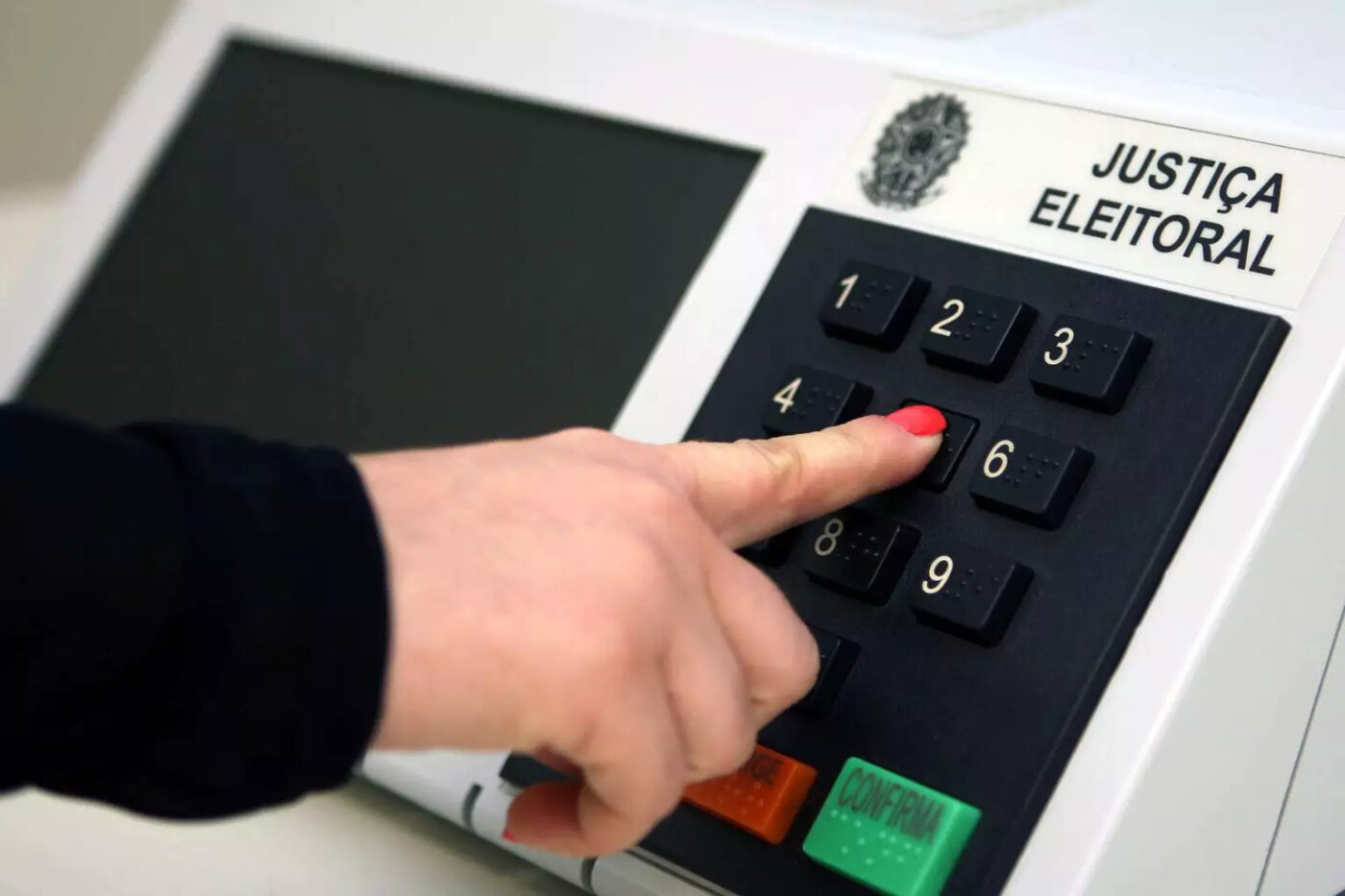 Brasileiros na Nova Zelândia começam a votar para presidente nas Eleições 2026