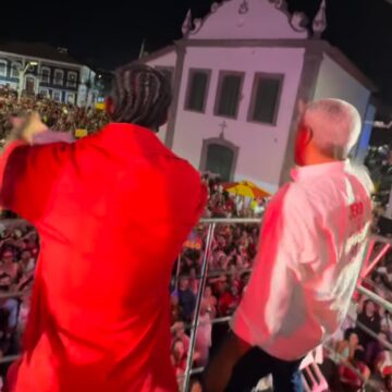 Jerônimo Rodrigues comemora reeleição com show de O Kannalha no Rio Vermelho