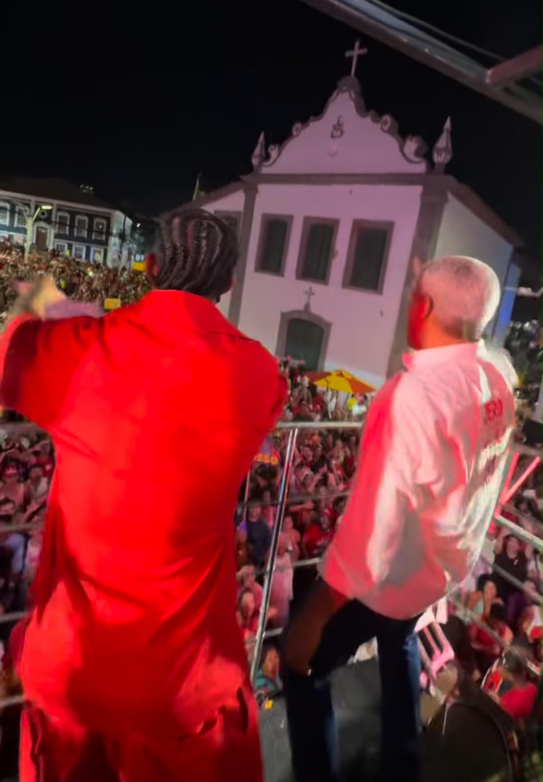 Jerônimo Rodrigues comemora reeleição com show de O Kannalha no Rio Vermelho
