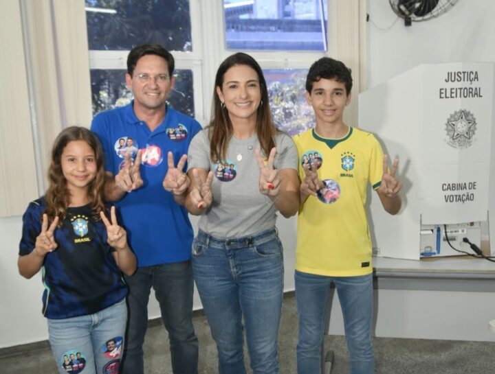 Após infarto, Roberta Roma vota ao lado da família em Salvador