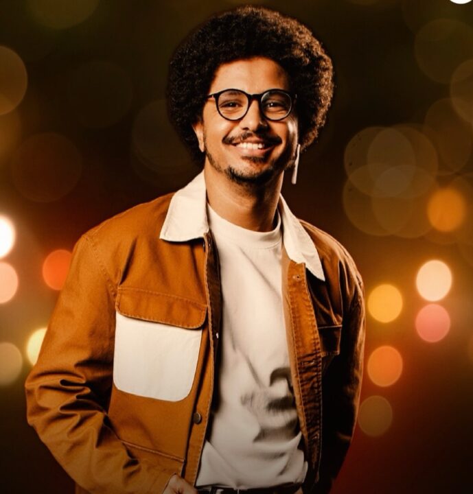 Comediante baiano é confirmado no elenco de Avenida Brasil 2; conheça João Pimenta