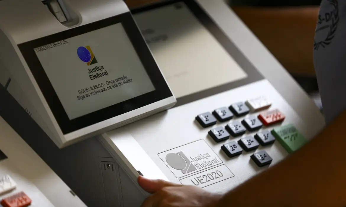 Apuração é suspensa após STF ampliar horário das eleições até as 19h