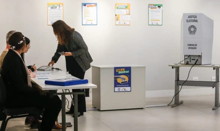 Celular, óculos inteligentes e mais: o que não pode na cabine de votação