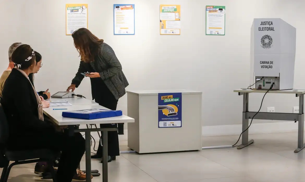 Celular, óculos inteligentes e mais: o que não pode na cabine de votação
