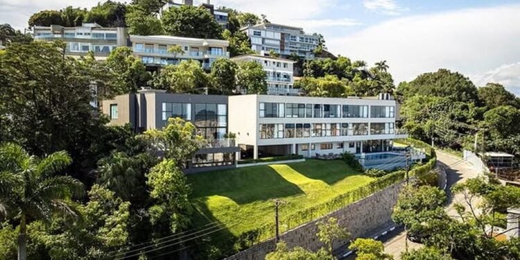 Neymar mora no condomínio mais luxuoso de Santos; saiba quanto custa morar lá