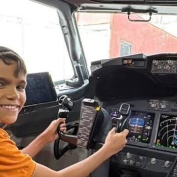 Menino de 11 anos que juntava moedas para viajar de avião consegue fazer primeiro voo da vida