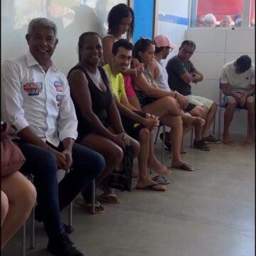 Governador Jerônimo Rodrigues vota em colégio em Brotas