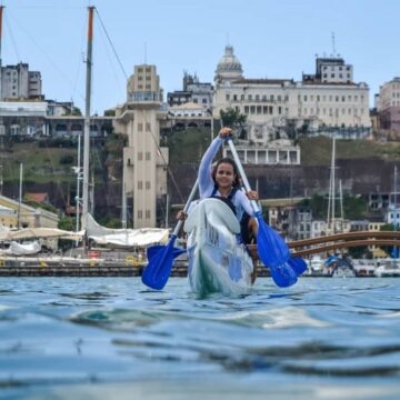 Salvador terá passeios gratuitos de canoa havaiana e veleiro pela Baía de Todos-os-Santos
