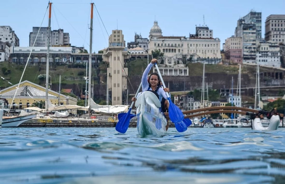 Salvador terá passeios gratuitos de canoa havaiana e veleiro pela Baía de Todos-os-Santos