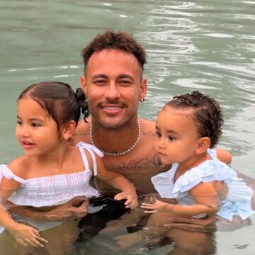 Neymar curte Dia das Crianças com Mavie e Mel em mansão de Mangaratiba