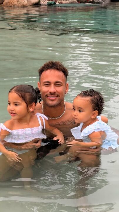 Neymar curte Dia das Crianças com Mavie e Mel em mansão de Mangaratiba