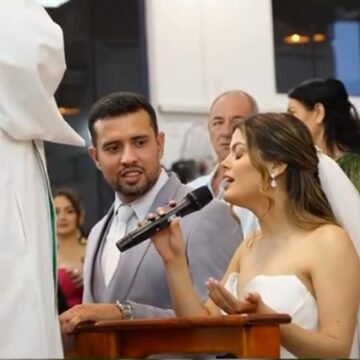 Noiva viraliza após pedir microfone a padre e cantar pai nosso de improviso em casamento; veja vídeo