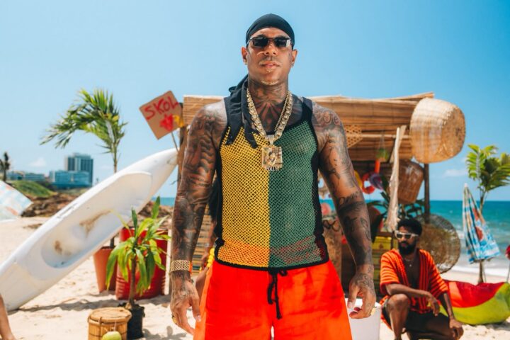 Oh Polêmico grava clipe no Rio Vermelho e anuncia aposta para o verão