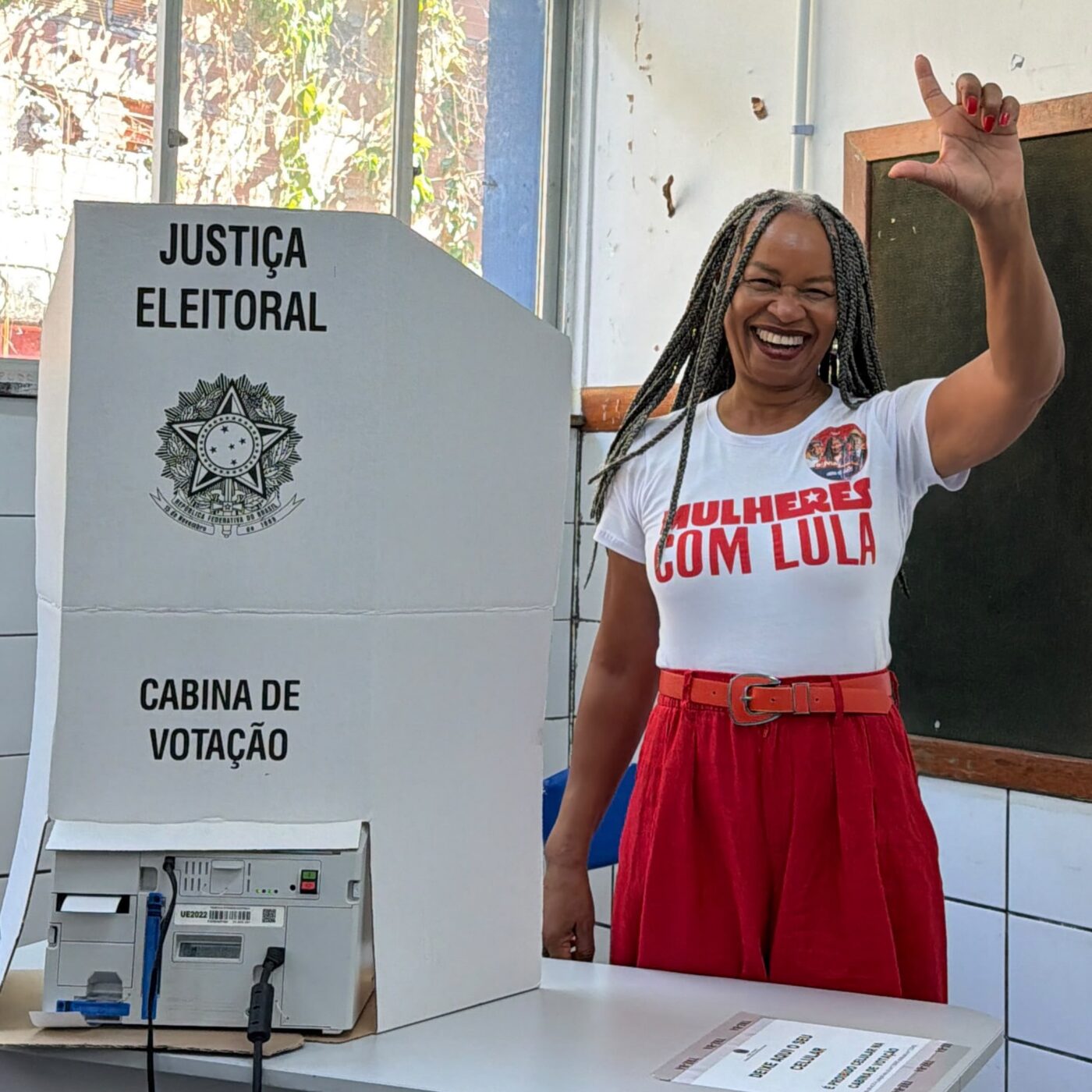 Olívia Santana é eleita deputada federal após virar meme nas redes