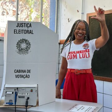 Olívia Santana é eleita deputada federal após virar meme nas redes