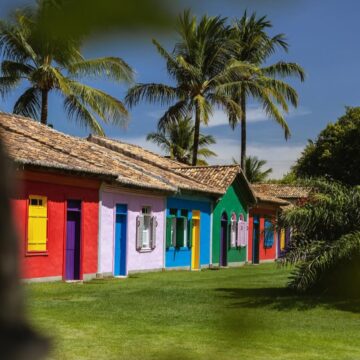 Harper’s Bazaar destaca refúgio no litoral da Bahia que preserva charme de vilas de pescadores