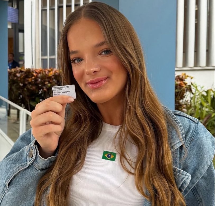 Aos 17 anos, Rafa Justus vota pela primeira vez e comemora: ‘Bom demais’