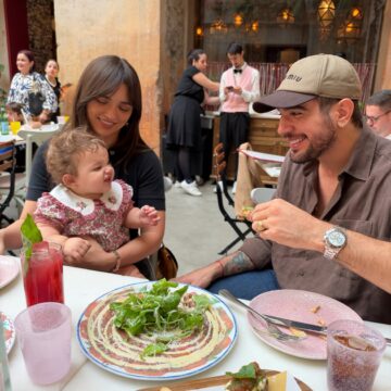 Zuza encanta em fotos de almoço com os pais, Rafa Kalimann e Nattan