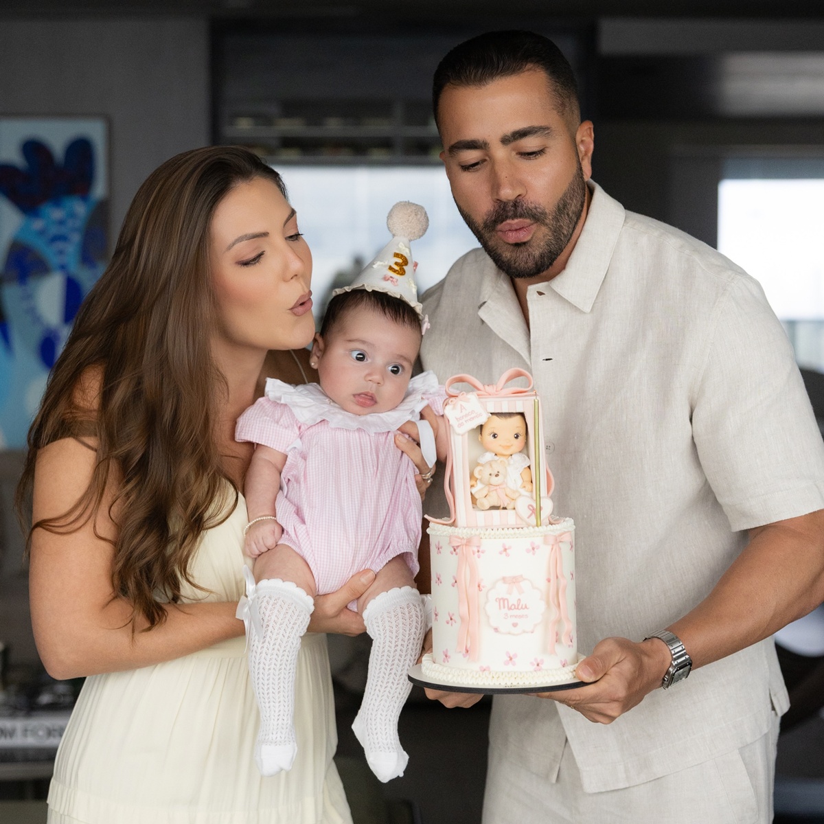 Filho de Bell Marques, Rafa Marques celebra mesversário da filha e se declara à esposa; veja fotos