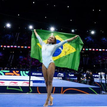 Mais um ouro! Rebeca Andrade é tricampeã do salto e conquista 10ª medalha em Mundiais