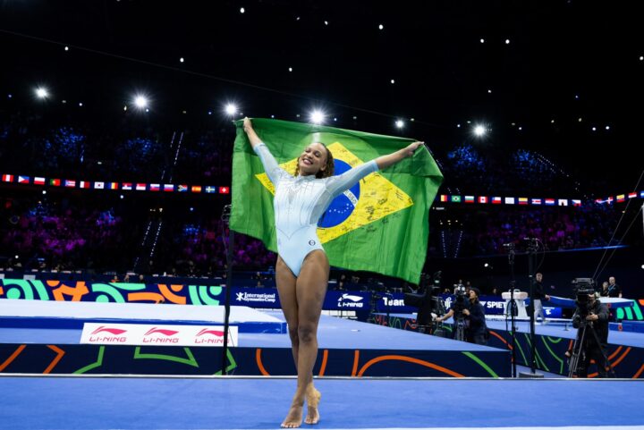Mais um ouro! Rebeca Andrade é tricampeã do salto e conquista 10ª medalha em Mundiais