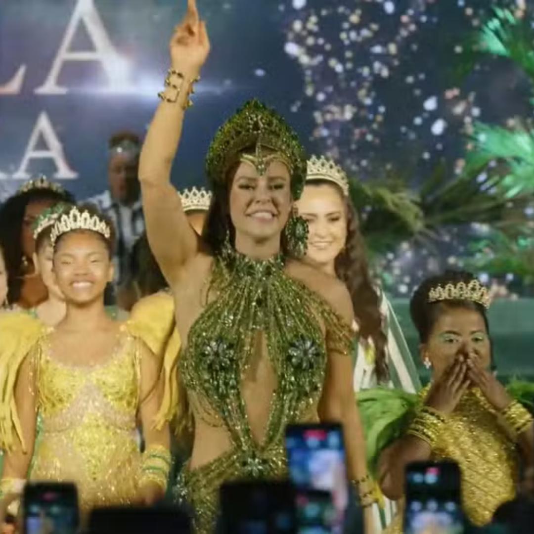 Paolla Oliveira é coroada rainha de bateria da Imperatriz Leopoldinense em festa com ingressos esgotados