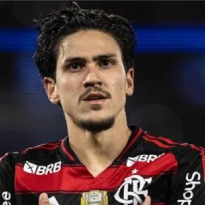 Craque do Flamengo disputa mansão no Rio com antigos proprietários na Justiça