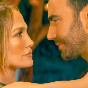 Jennifer Lopez é vista com Brett Goldstein, de ‘Ted Lasso’, e encontro reacende rumores de romance