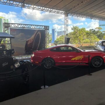 Shopping de Salvador recebe evento de supercarros com shows de drift e manobras radicais