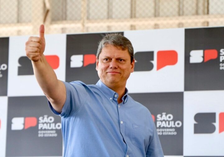 Tarcísio de Freitas é reeleito governador de São Paulo no primeiro turno