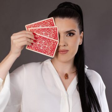 Como montar um altar em casa? Taróloga explica o significado dos quatro elementos
