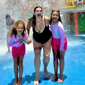 Thais Carla celebra 35 anos em viagem com as filhas e revela sonhos para o futuro: “Viver um amor”