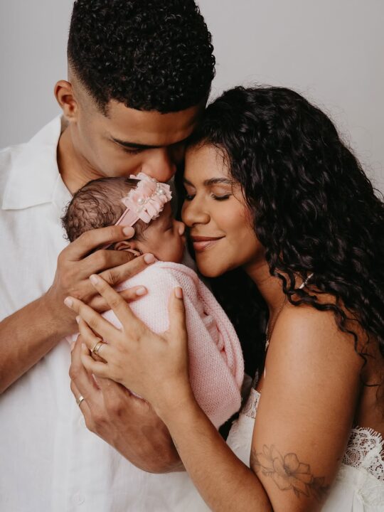 Sheuba e Tiago Souza revelam fotos de primeiro ensaio de Ana Mel; veja