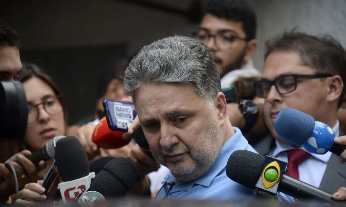 TSE anula votos de Garotinho e Douglas Ruas é eleito governador do Rio