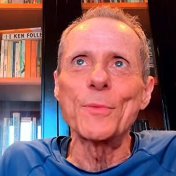 Aos 66 anos, Tony Bellotto desabafa sobre tratamento contra câncer: ‘Não digo que estou curado”