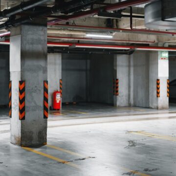 Construtora entrega vaga de garagem menor que o previsto em lei, comprador vai à Justiça e recebe R$ 30 mil