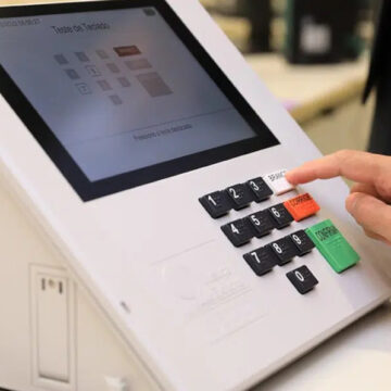 Eleições 2026: saiba o que pode e o que não pode fazer na hora de votar