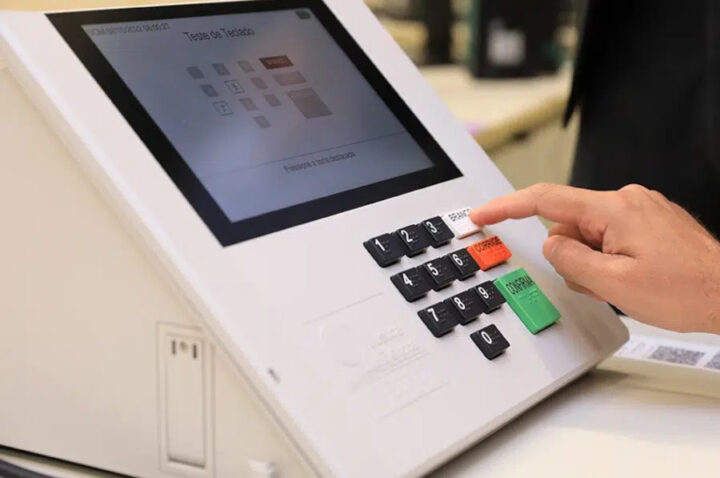 Eleições 2026: saiba o que pode e o que não pode fazer na hora de votar