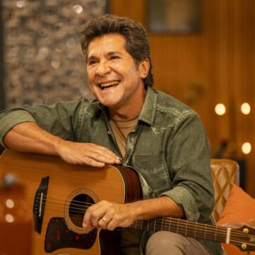 Aos 58 anos, famoso cantor sertanejo fala sobre envelhecimento e revela que faz procedimentos estéticos: “Me rendi”