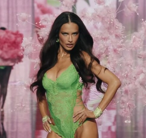 Adriana Lima revela apoio dos filhos para desfile da Victoria’s Secret: “Meus maiores incentivadores”