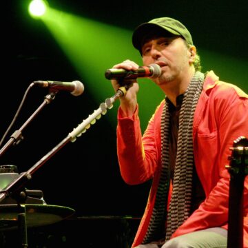 Zeca Baleiro inicia venda de ingressos para show intimista em Salvador; veja valores