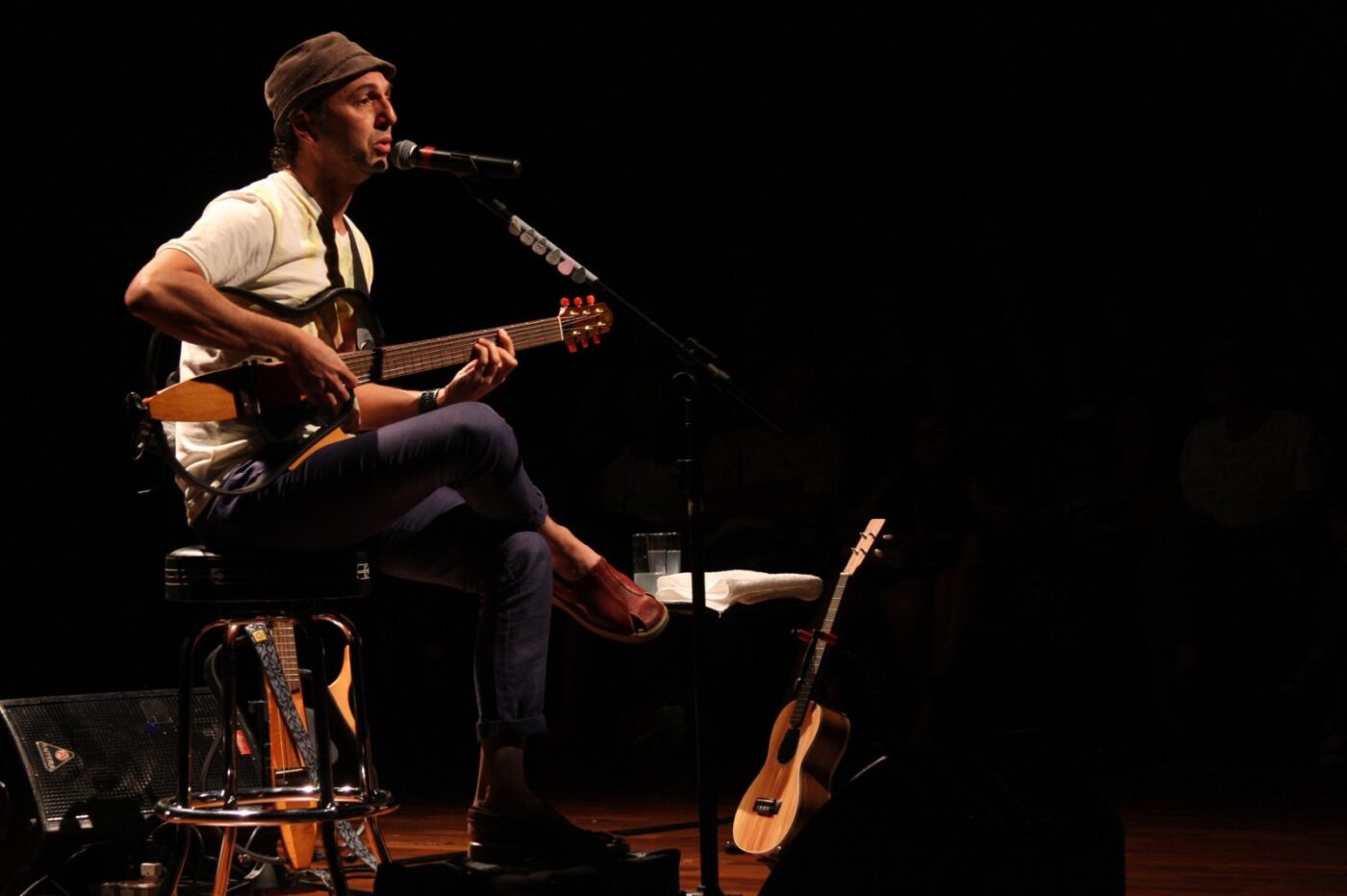 Zeca Baleiro apresenta show intimista em Salvador com quatro apresentações